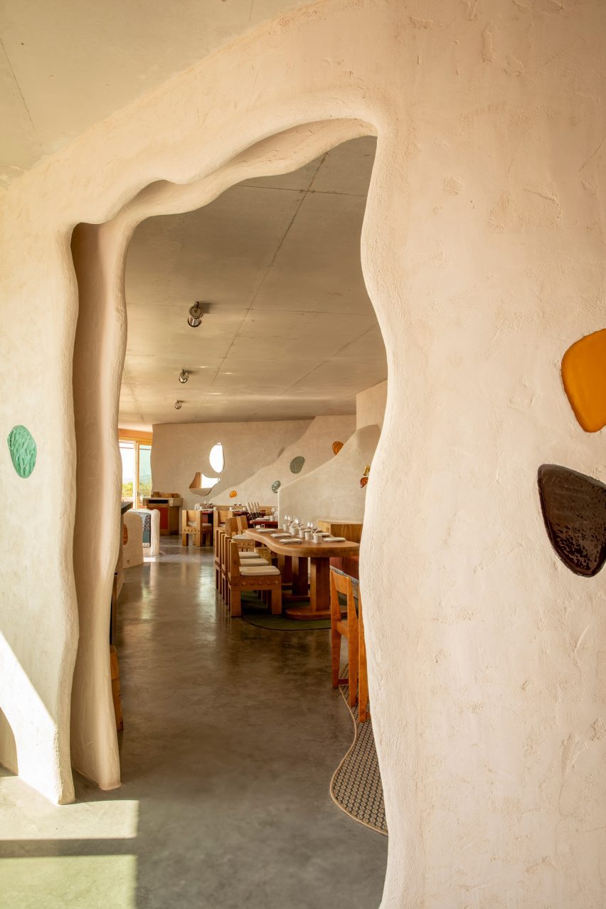 Entrance to Teos restaurant